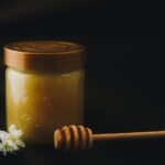 DIB Honigglas mit Sommerhonig und Honiglöffel aus Holz